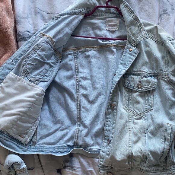 american eagle light washed jean jacket - Picture 3 of 3